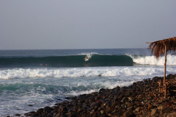 el-zonte-surfing