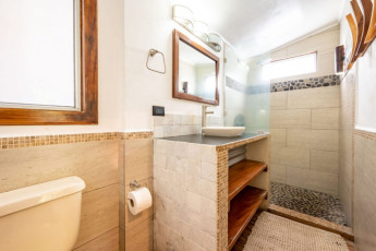 005-Madera-Suite-Bathroom-after-wood-towel-rack