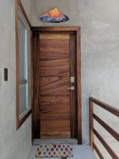 016-Door-and-entryway-