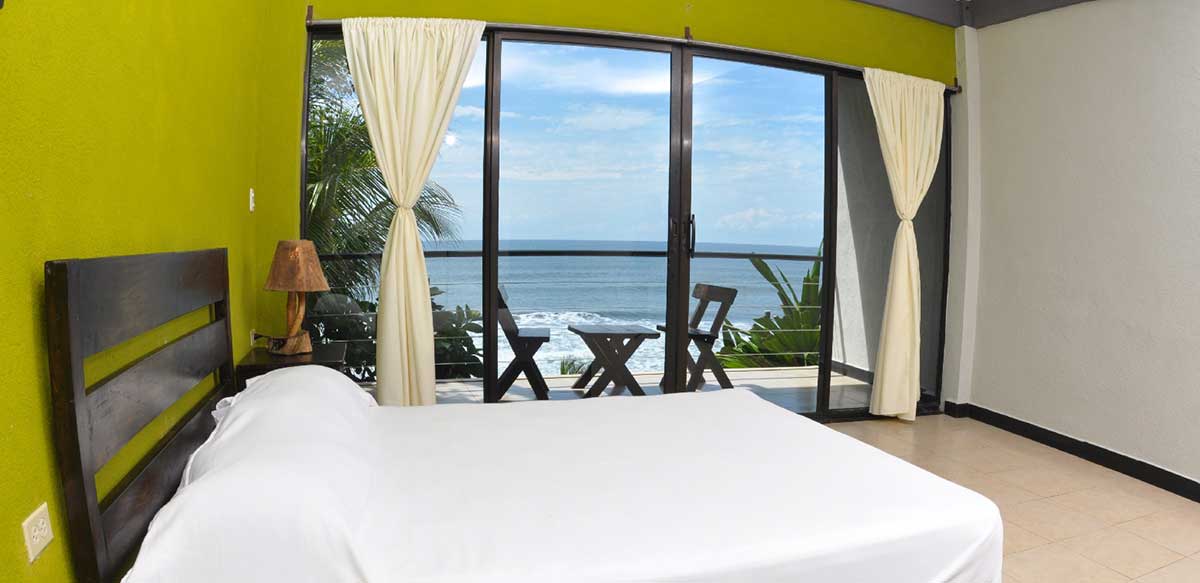 Papayas oceanfront suite